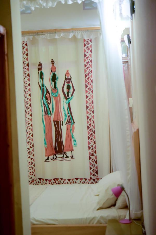 Botanika Hotel บุจัมบุรา ภายนอก รูปภาพ