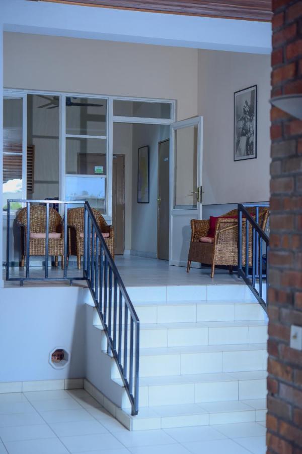Botanika Hotel บุจัมบุรา ภายนอก รูปภาพ