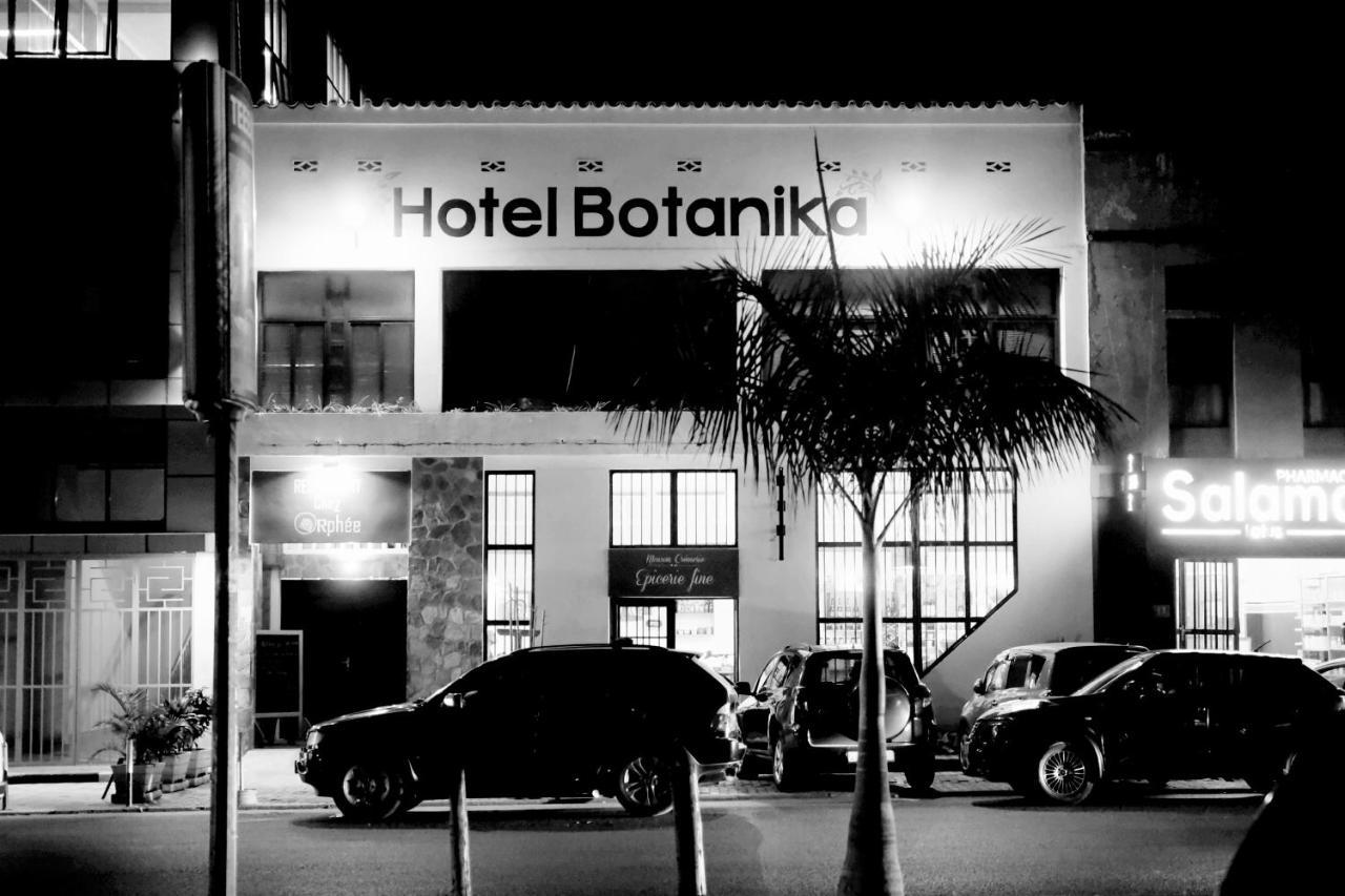 Botanika Hotel บุจัมบุรา ภายนอก รูปภาพ