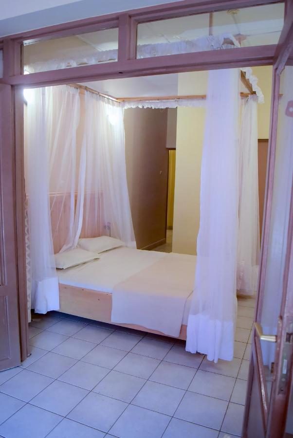 Botanika Hotel บุจัมบุรา ภายนอก รูปภาพ