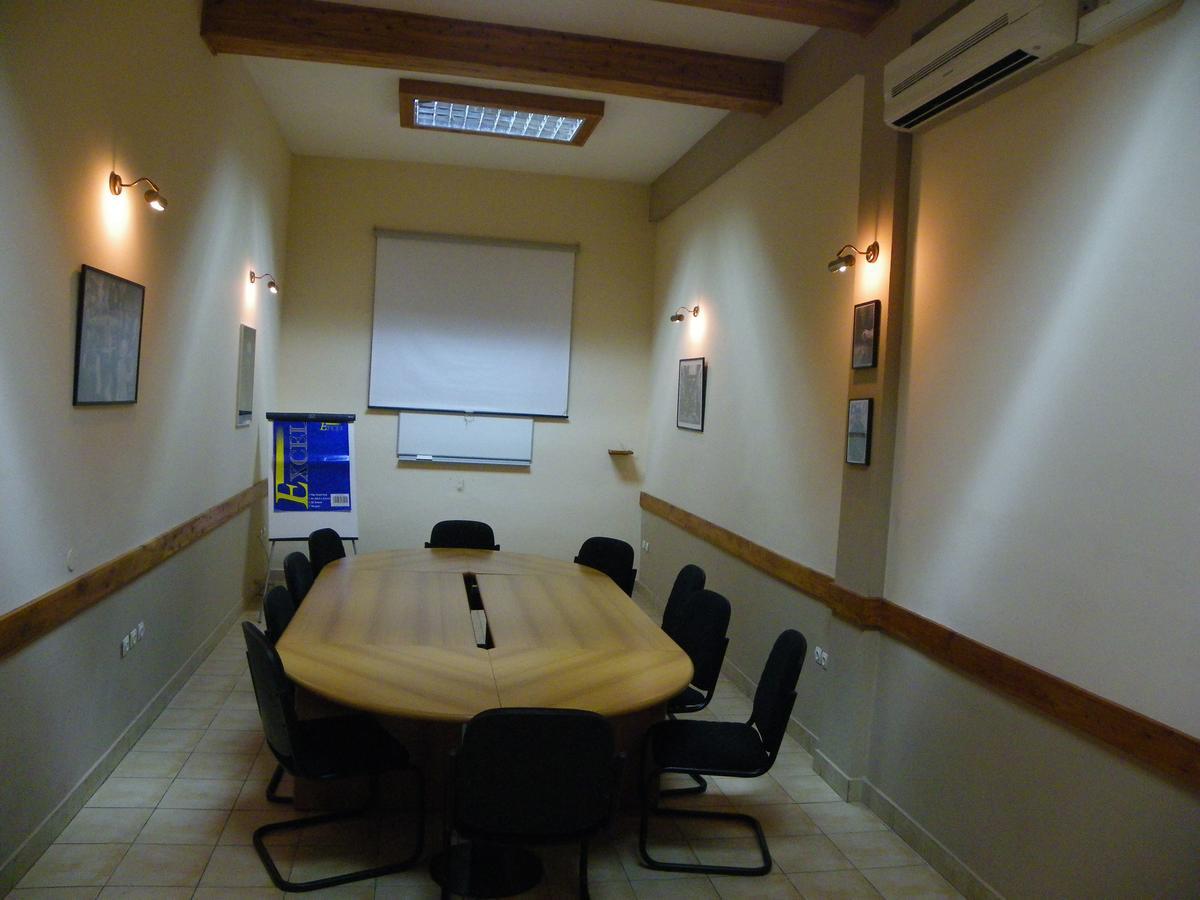 Botanika Hotel บุจัมบุรา ภายนอก รูปภาพ